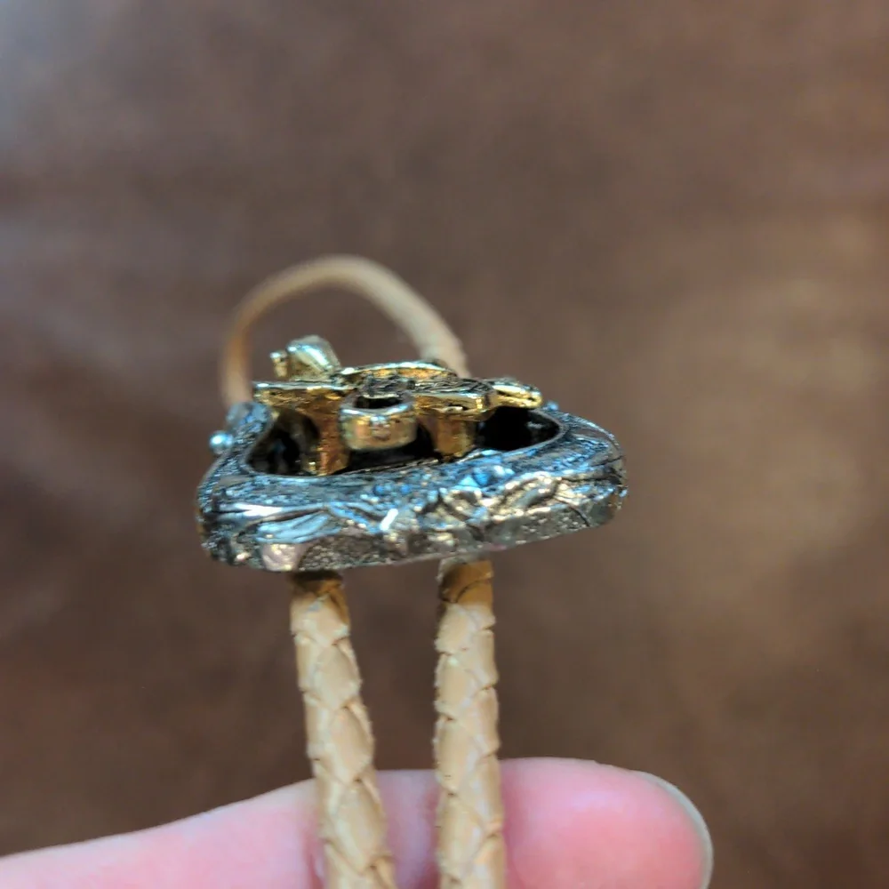 Vintage Western Bolo Necktie w/ Golden Saddle & Silvertone Stirrup Sliding Clip - Picture 7 of 9